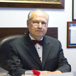 Profesorul Vasile Burlui, în ținută academică